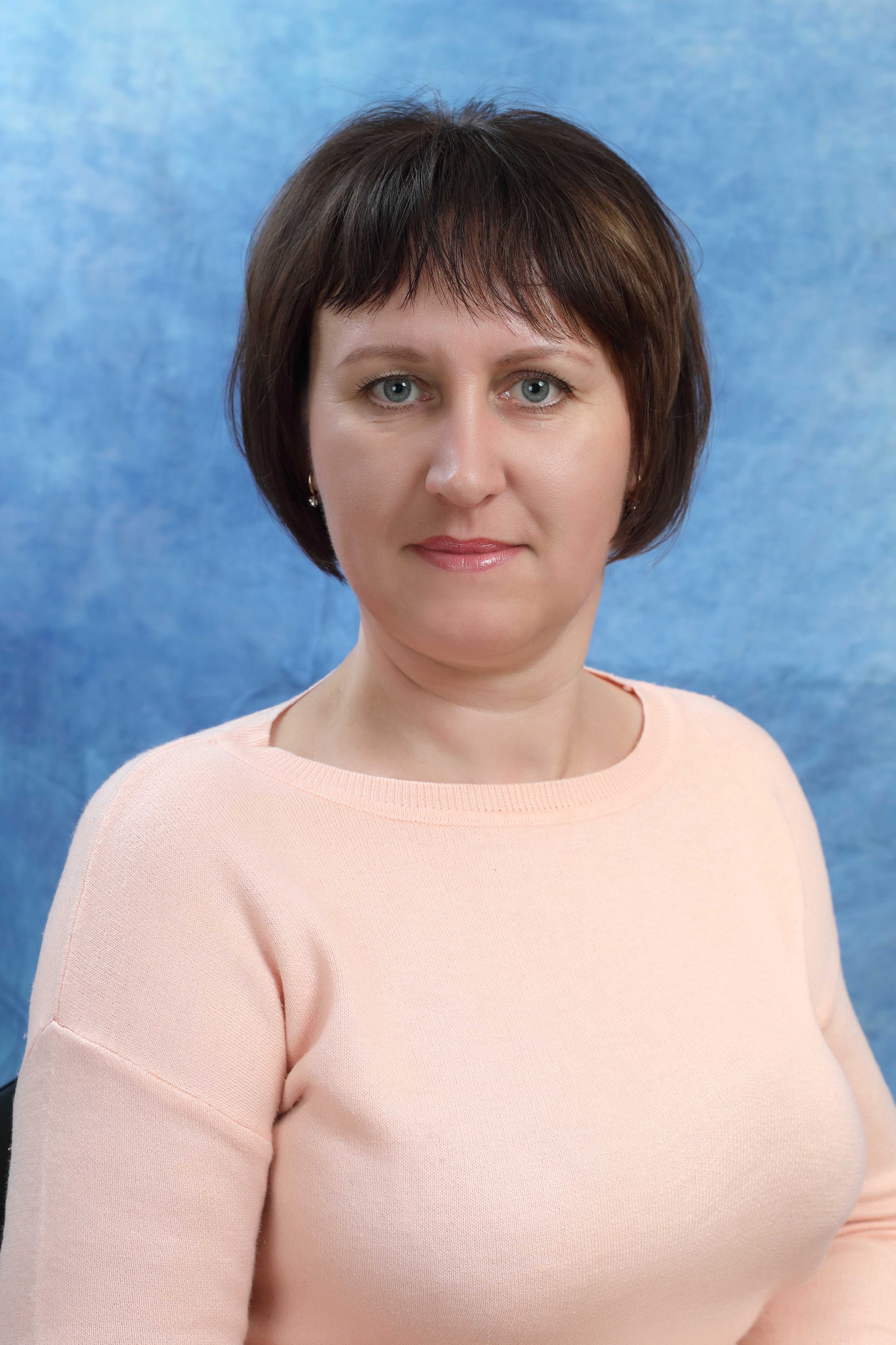 Воспитатель Апраксина Елена Михайловна.
